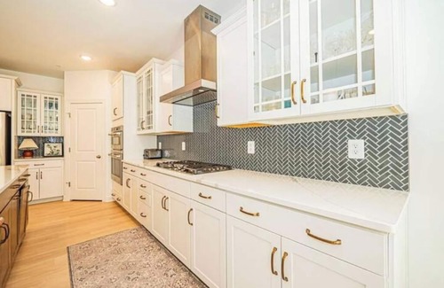 Montpelier Maison | Stylish & spacious 7BR Glen Dale Home w/Game Room