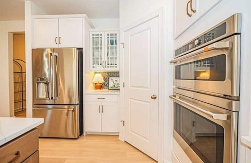 Montpelier Maison | Stylish & spacious 7BR Glen Dale Home w/Game Room
