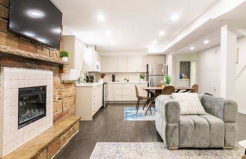 Newmarket Maison | Stylish, Spacious & Clean Guest-home