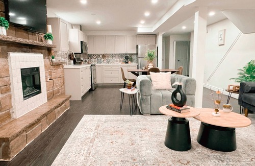 Newmarket Maison | Stylish, Spacious & Clean Guest-home