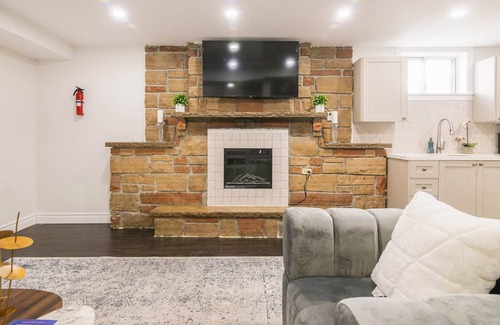 Newmarket Maison | Stylish, Spacious & Clean Guest-home