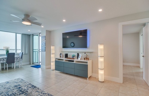 Palma del Mar Copropriété | Stylish St Petersburg Condo w/ Balcony + Bay Views