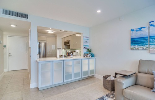 Palma del Mar Copropriété | Stylish St Petersburg Condo w/ Balcony + Bay Views