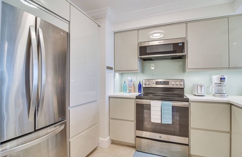 Palma del Mar Copropriété | Stylish St Petersburg Condo w/ Balcony + Bay Views