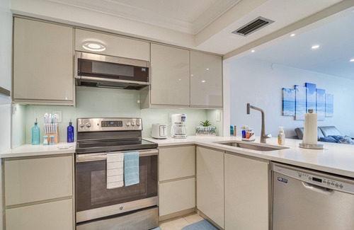Palma del Mar Copropriété | Stylish St Petersburg Condo w/ Balcony + Bay Views