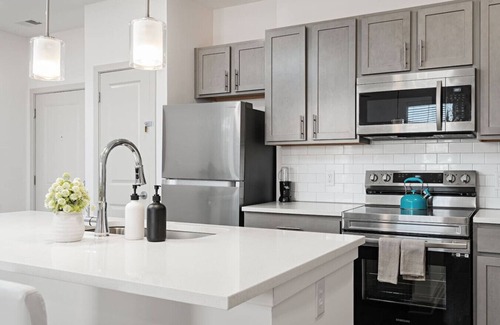 Whitestown Appartement | Stylish Stay | Near Everything!