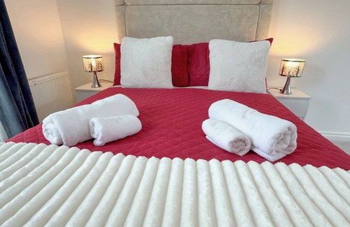 Manchester Maison | Stylish Stay on St Mary’s Road- 4-bedroom house in lovely Manchester with WiFi