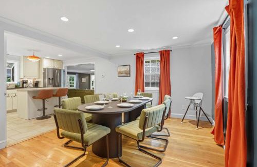 Stoneham Maison | Stylish Stoneham Getaway Playground Game Room