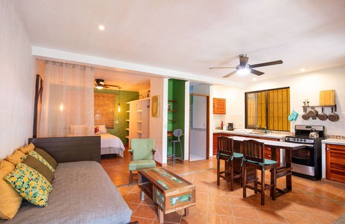 Valle Pura Vida Appartement | Stylish studio apt with a veranda, parking and full kitchen. For 2-3 people.