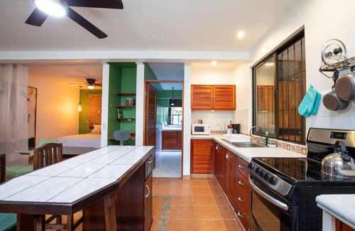 Valle Pura Vida Appartement | Stylish studio apt with a veranda, parking and full kitchen. For 2-3 people.