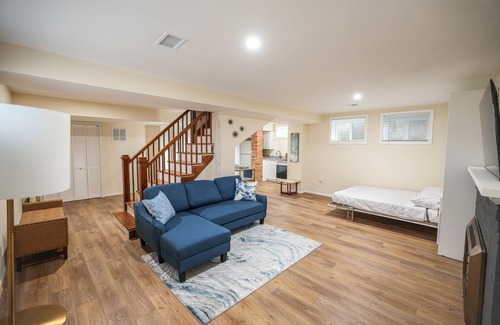 Suitland-Silver Hill Appartement | Stylish Studio Basement