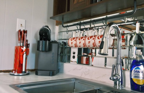 St Ignace Cabine | Stylish Studio Cabin in St. Ignace – Near Mackinac Ferry, WiFi & AC