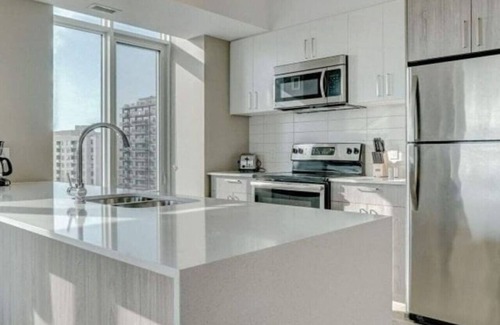 Hintonburg Appartement | Stylish Studio Escape near Suya Palace with Terrace