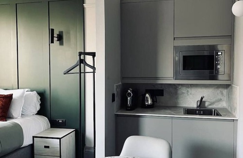Innerleithen Appartement | Stylish studio-king & twin, en-suite, kitchenette (room 4)