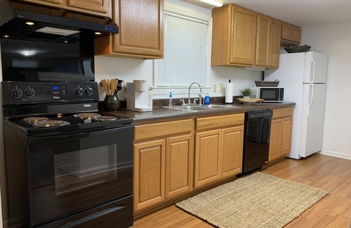 Hernando Appartement | Stylish Studio near Hernando Town Square! Great Location!