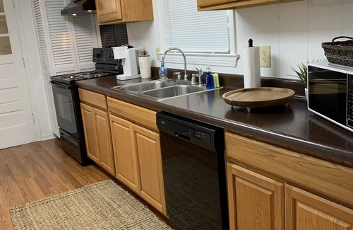 Hernando Appartement | Stylish Studio near Hernando Town Square! Great Location!