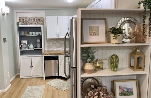 Colorado Springs Appartement | Stylish Studio in Old Colorado City-Shops and Dining Only Steps Away!