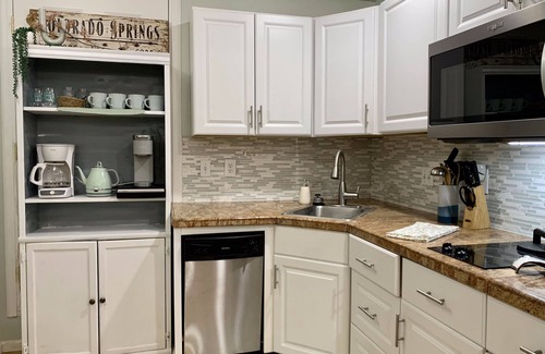 Colorado Springs Appartement | Stylish Studio in Old Colorado City-Shops and Dining Only Steps Away!