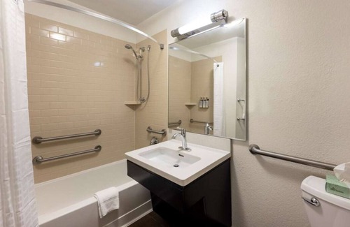 Exchange Place North Maison | Stylish Suite near Statue of Liberty National Monument