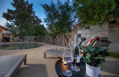 Pecos West Maison | Stylish & Sunny With Heated Pool In The Foothills!