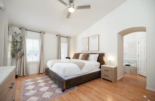 Pecos West Maison | Stylish & Sunny With Heated Pool In The Foothills!