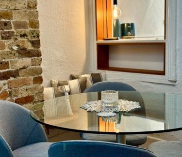Redfern Appartement | Stylish Terrace with Garden Hideaway