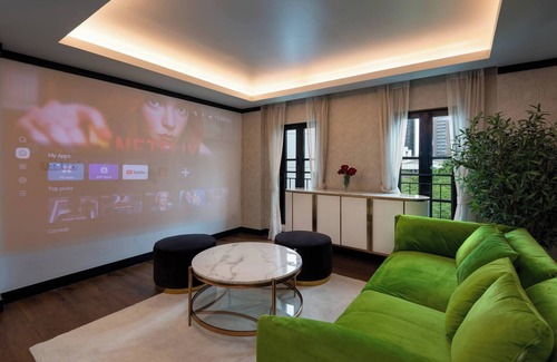Phra Khanong Nuea Villa | Stylish 7Beds Poolhouse with Cinema & Lift - 2min to BTS