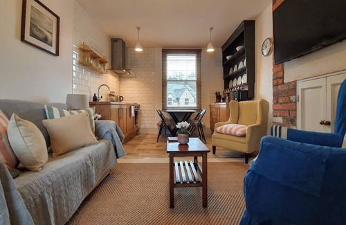 Nailsworth Appartement | Prestige-Double-Douche-Vue sur Rue-Studio