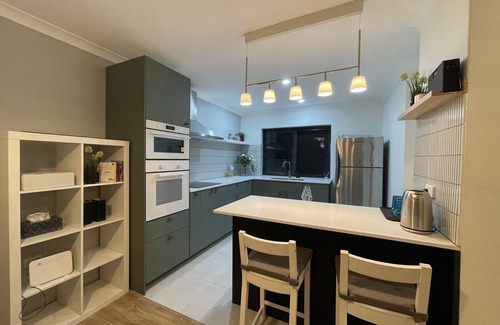 Bentley Maison | Stylish townhouse with a cosy balcony
