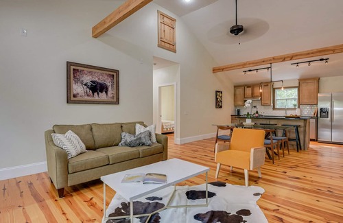 Aiken Cottage | Stylish & Tranquil Cottage just minutes from downtown Aiken and Bruce's Field.