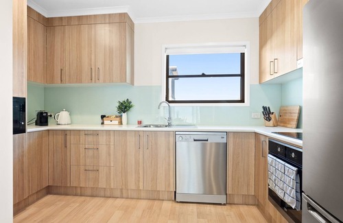 North Batemans Bay Appartement | Stylish Tri-Level Townhouse with Water Views