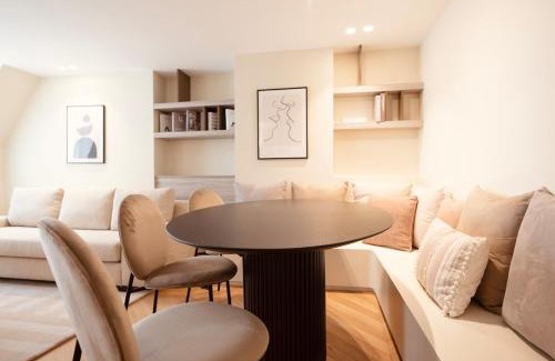 Quartier de la Place-Vendome Appartement | Stylish Triplex with Amazing Terrace near Louvre