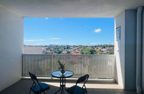 Burwood Appartement | Stylish Two Bedroom Apartment Burwood Sydney close to everything, Free parking