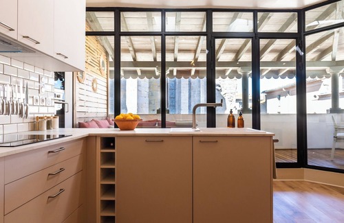 Bastide Saint-Louis Appartement | Stylish two bedroom apartment with outdoor space and A/C in Carcassonne centre