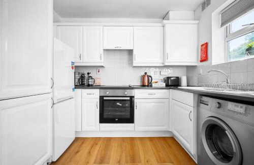 Birmingham Maison | Stylish Two Bedroom House - Parking - Garden 55H