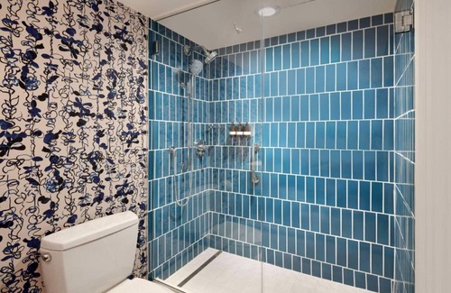 Glencoe Hôtel | Stylish Unit w/Outdoor Pool by Bush Presidential Center