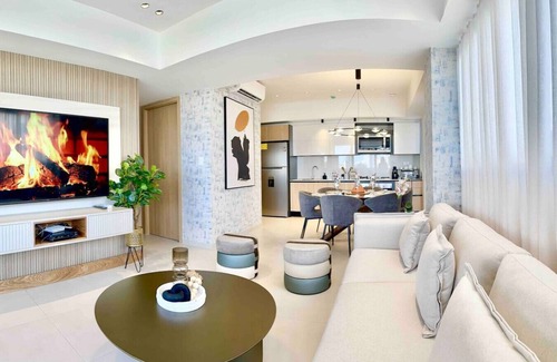 Viejo Arroyo Hondo Appartement | Stylish Upscale Apt with Pool