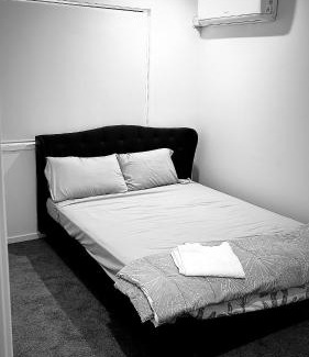 Redbank Plains Maison | Stylish Urban Escape 4 minutes walk to the mall