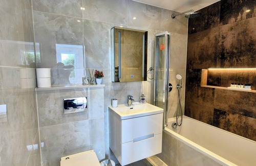Maida Vale Appartement | Stylish Urban Retreat - Duplex 3 bedroom Apartment (All En-Suite) - Sleeps 6