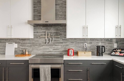 Atlantic Maison | Stylish Urban Retreat w/ Rooftop Deck