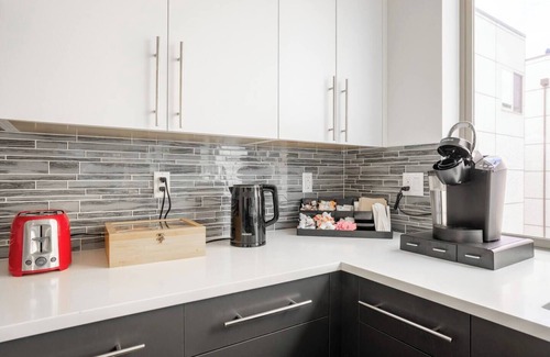 Atlantic Maison | Stylish Urban Retreat w/ Rooftop Deck