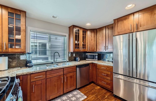 Mann Maison | Stylish Urban Townhome with Inspiring Eastern View