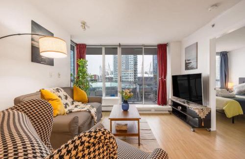Crosstown Maison | Stylish Vancouver Condo with City Views