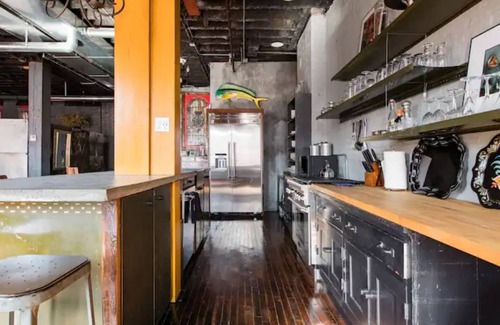 Allegheny-West Appartement | Stylish Vibes in a Renovated Flashlight Factory