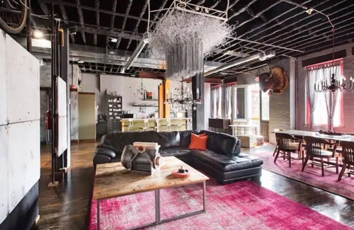 Allegheny-West Appartement | Stylish Vibes in a Renovated Flashlight Factory