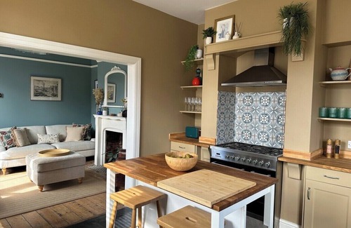Frome Maison | Stylish Victorian Home - Central Frome - Sleeps 8