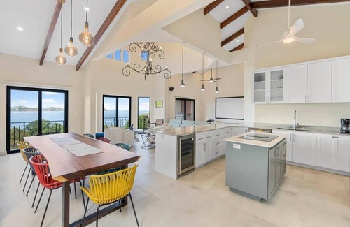 Potrero Copropriété | 3-BD Ocean-View Condo, Walk to Beach