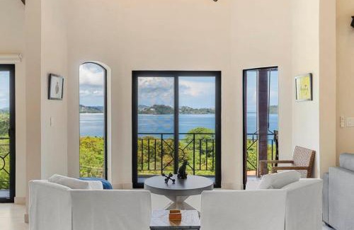 Potrero Maison | Stylish Villa with Brand-New Furniture, Panoramic Ocean Views, and Infinity Swimming Pool & Hot Tub