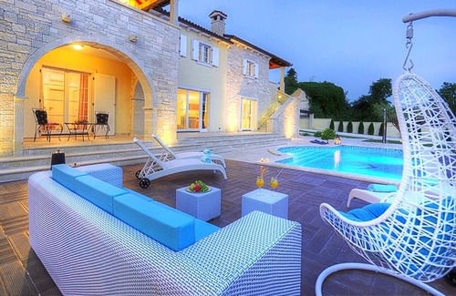 Jursici Maison | Villa élégante ***** avec piscine chauffée, cuisine d'été et terrain de sport