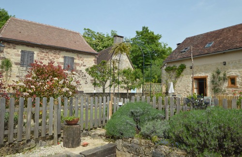 Badefols-d'Ans Maison | Gîte de village élégant avec jardin privé